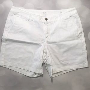 A. N. A. White Brushed Cotton Twill Shorts sz 14